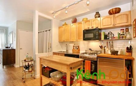 Đối với nhà chung cư, đa phần bếp và không gian bếp được đặt phía trước bên cạnh cửa ra vào.