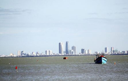 Đà Nẵng đề nghị Chính phủ cho phép thành phố qui hoạch một phần vịnh Đà Nẵng thành "đô thị trên biển" - Ảnh: HỮU KHÁ