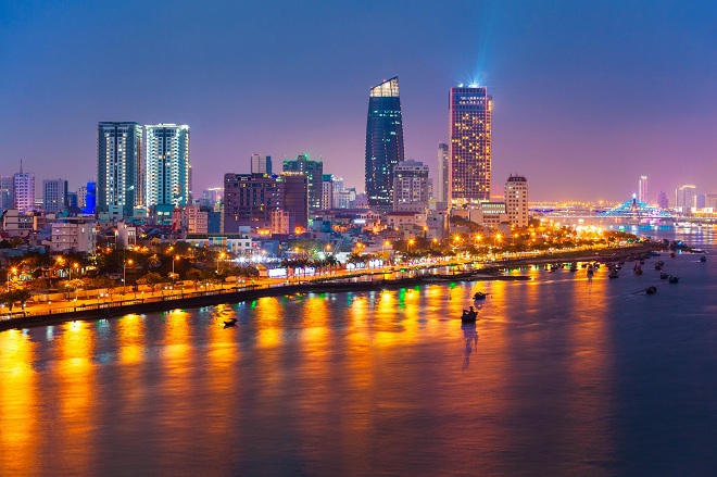 Đường Bạch Đằng chạy dọc theo sông Hàn - một trong những tuyến đường đẹp và đắt giá nhất thành phố Đà Nẵng.